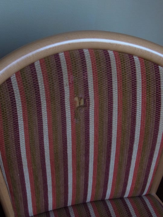 Zerschlissene  Sessel Maldron Hotel Newlands Cross