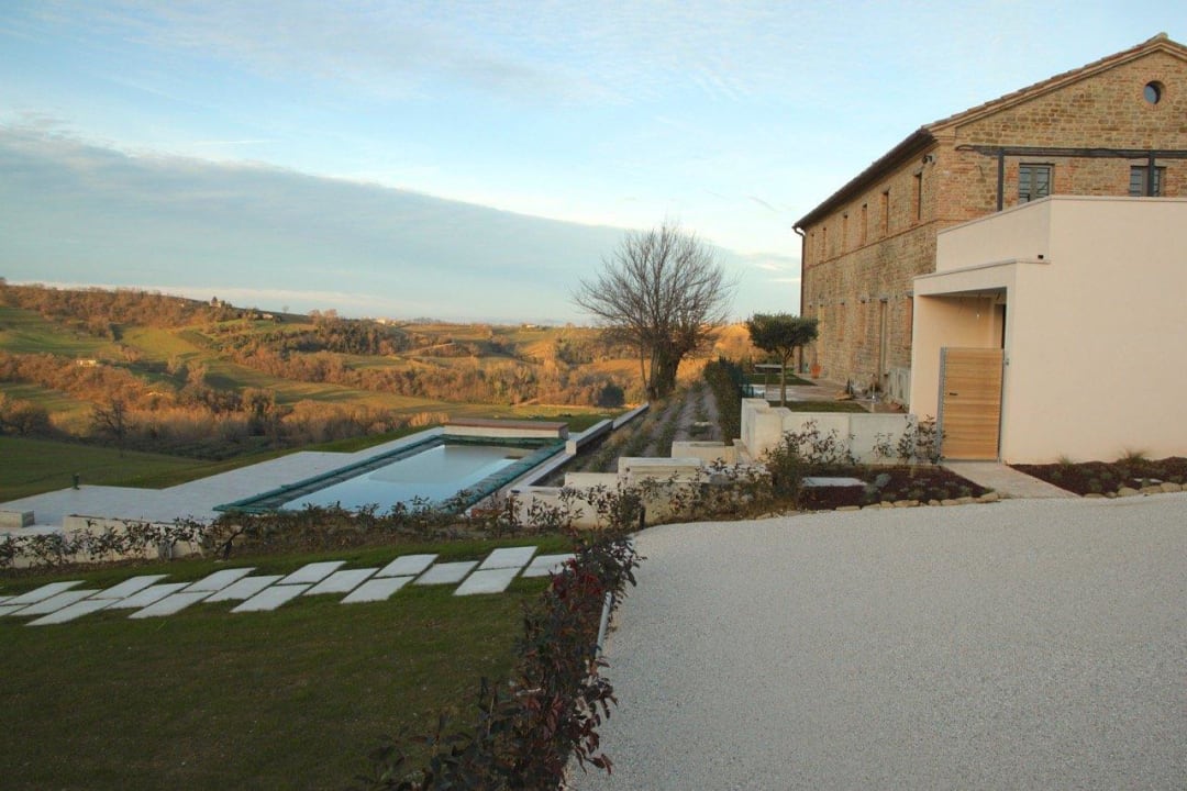 Winterliche Stimmung Anordnung des Poolbereichs Tenuta Raffaello Luxus-Domizile