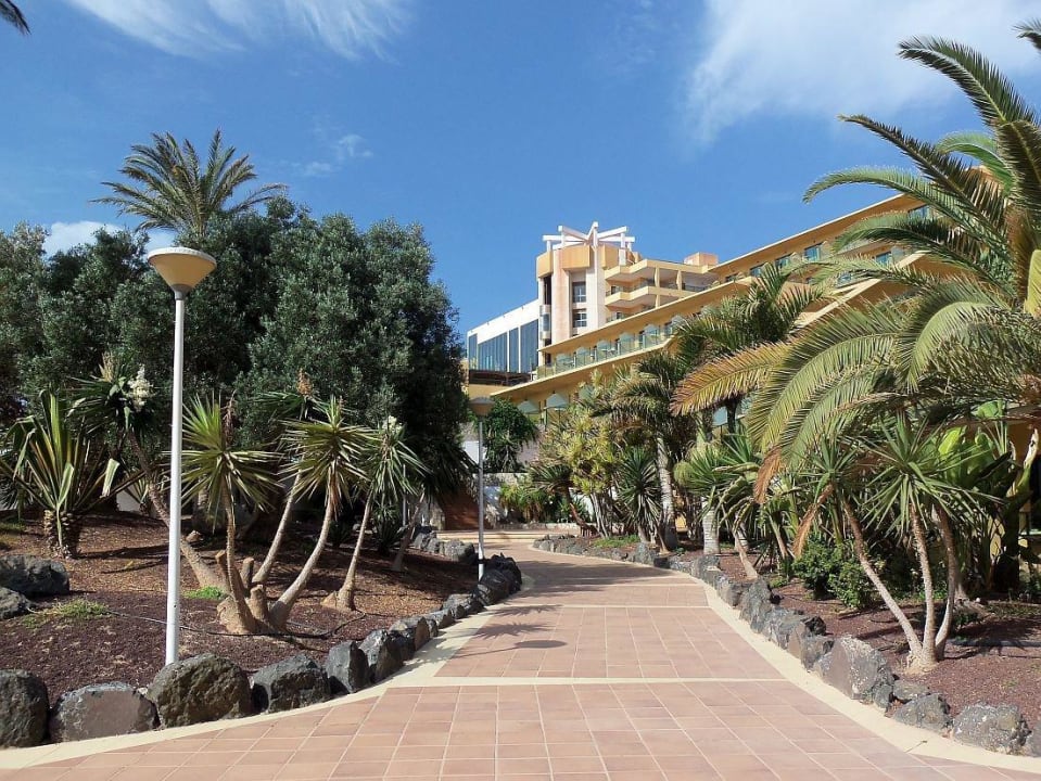 Schöner Weg durch die Gartenanlage SBH Club Paraiso Playa