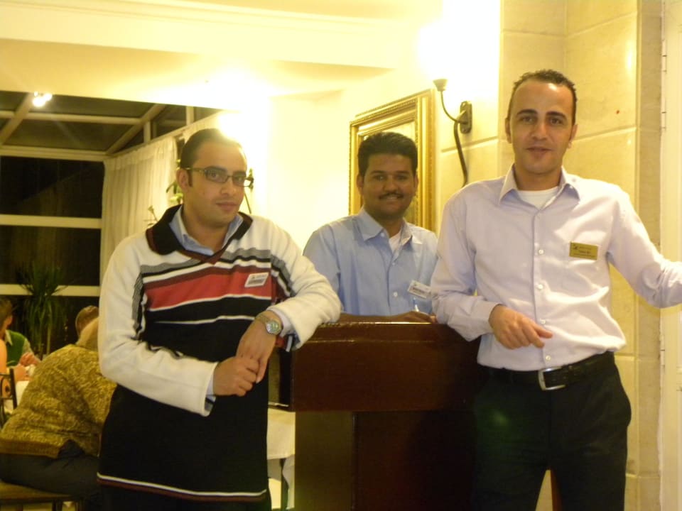 Restaurantleiter rechts und Mitarbeiter Bella Vista Resort Hurghada