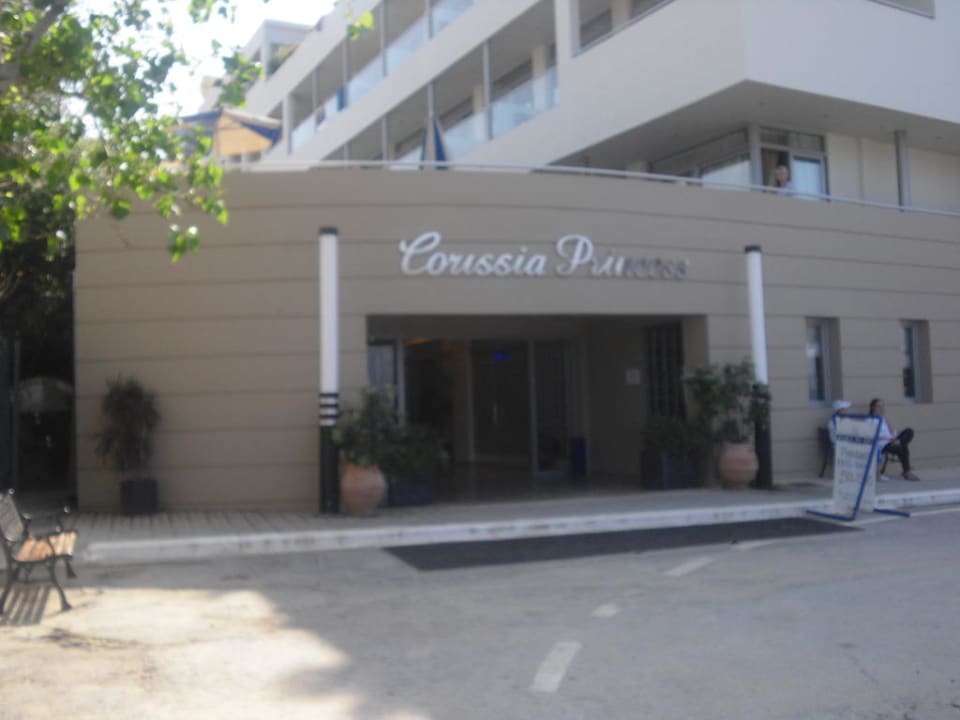 Eingang zur Rezeption Hotel Corissia Princess
