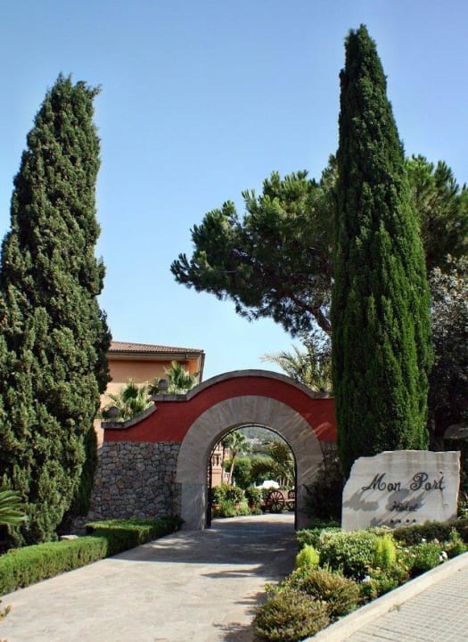 Haupteingang Mon Port Hotel & Spa