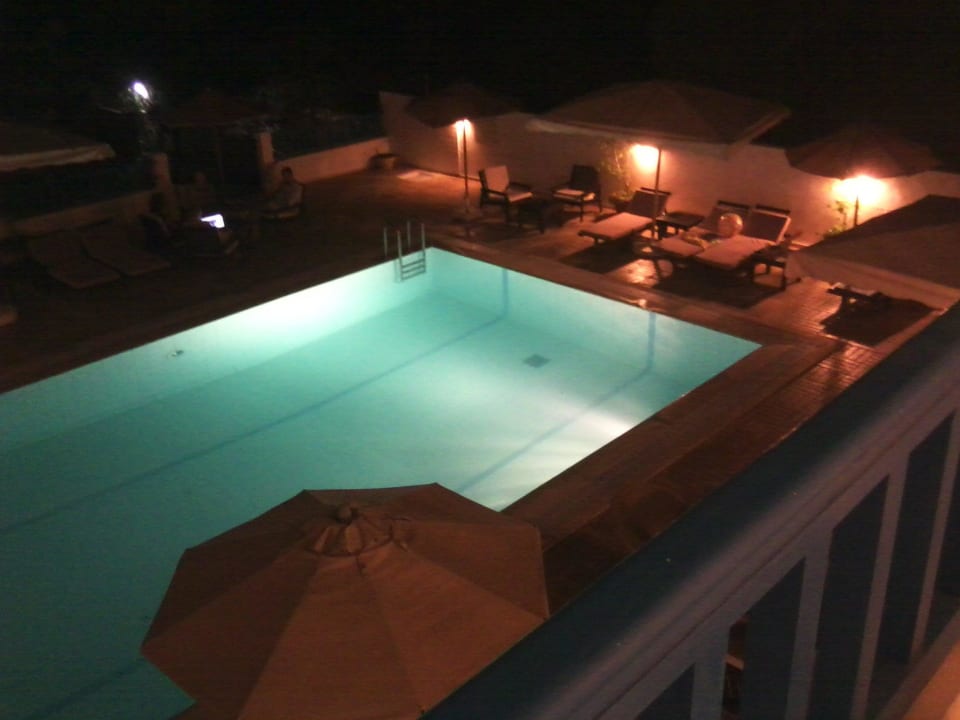 Der Pool am Abend  Hotel Dar Salem
