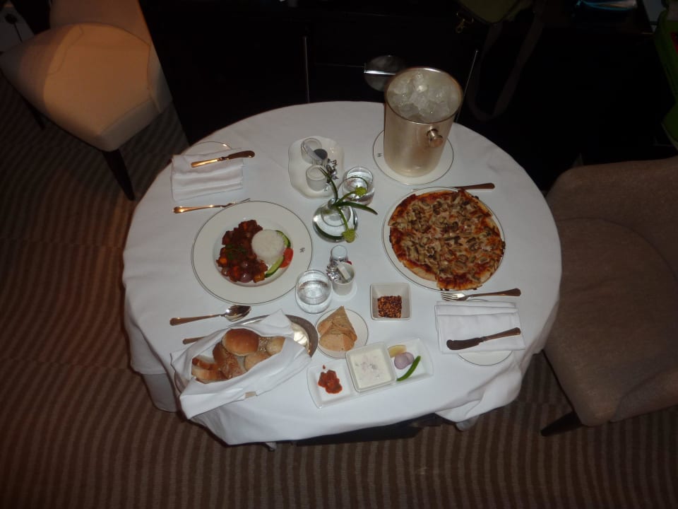Roomservice Grosvenor House Dubai