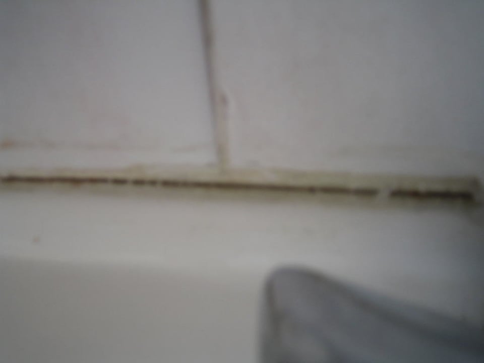 Silikonverfugung im Bad Hotel Crown Resort Henipa