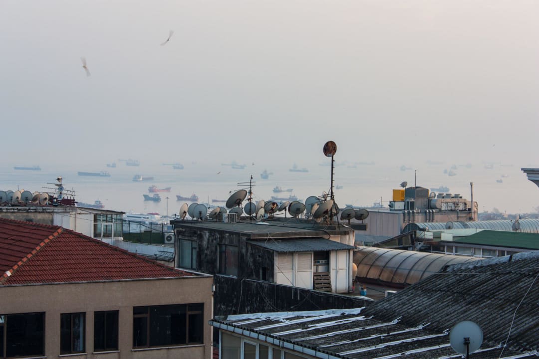 Вид на море из ресторана на крыше DoubleTree by Hilton Istanbul - Old Town