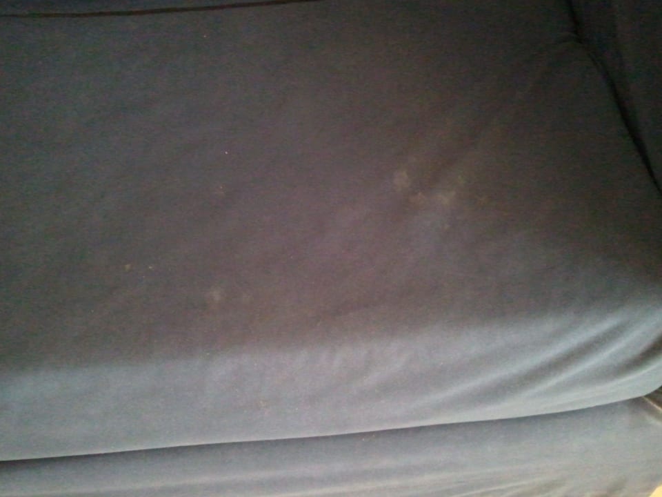 Flecken auf so gen. Beistellsofa Zimmer 1082 SBH Costa Calma Beach Resort