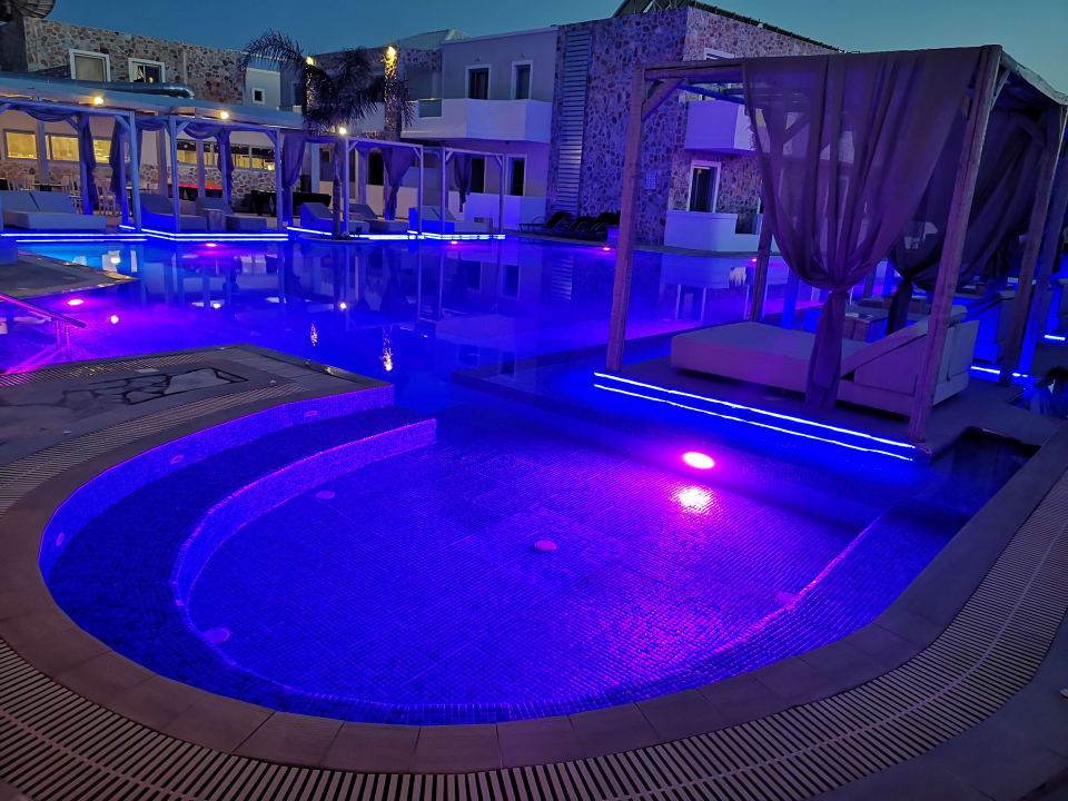 Pool Sunshine Hotel
