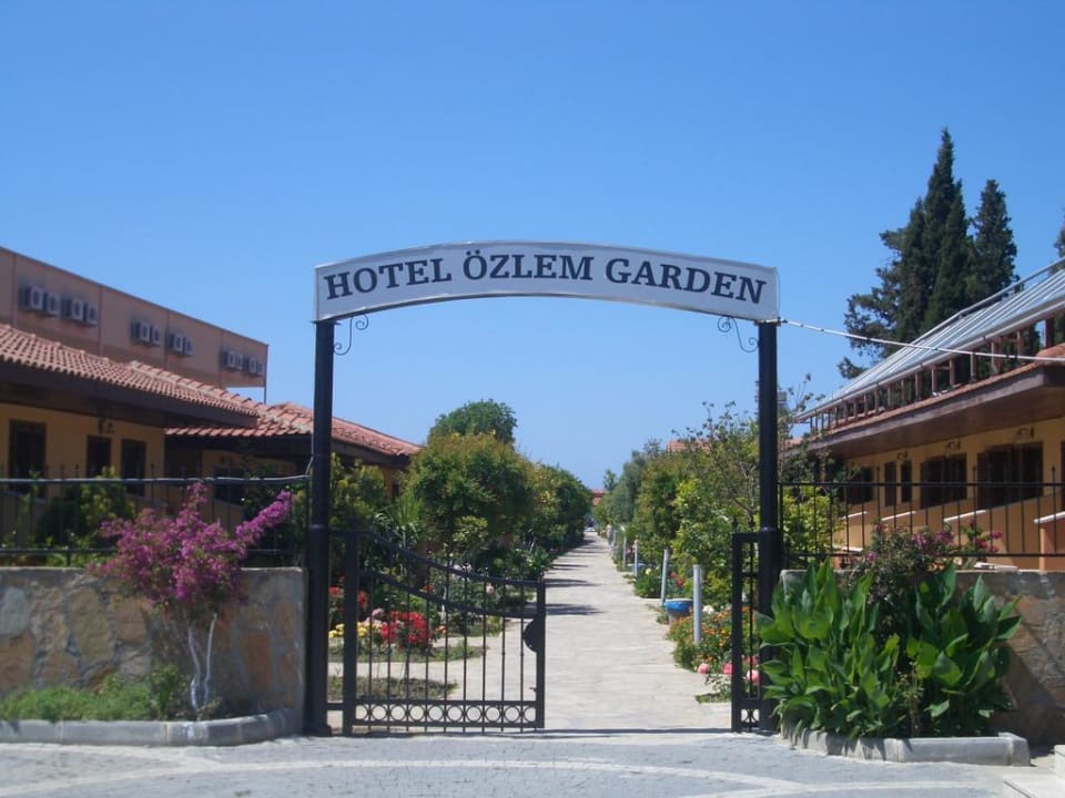 Das Tor zum schönen Urlaub Özlem Garden Hotel