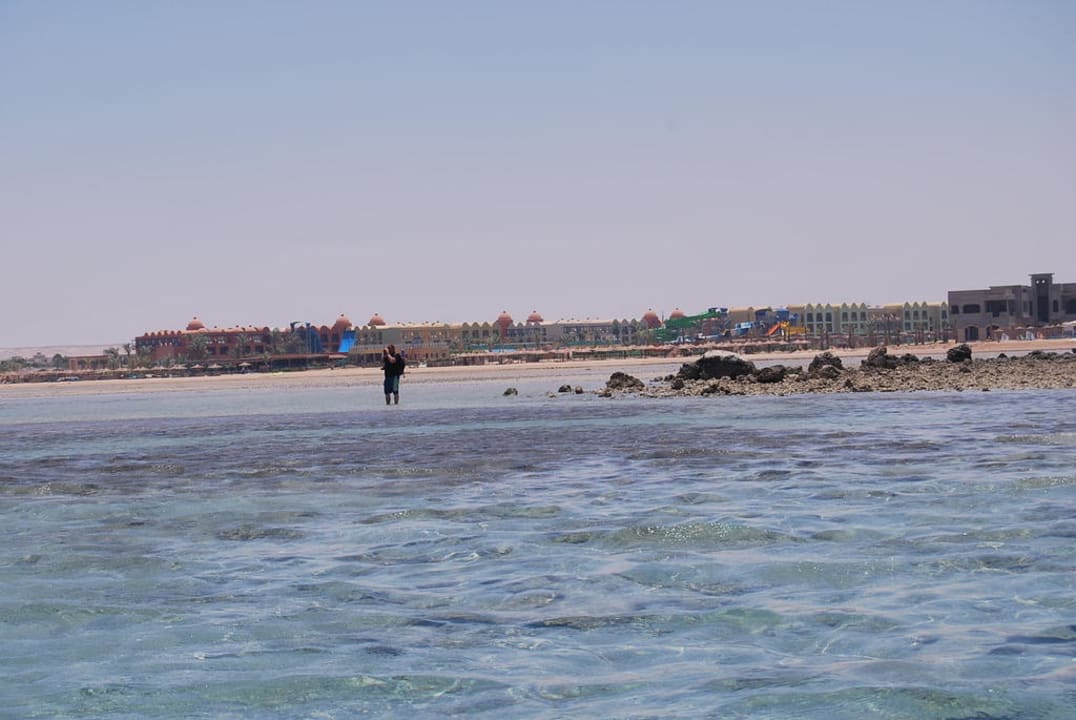 Morze przy plaży hotelowej JAZ Aquamarine Resort