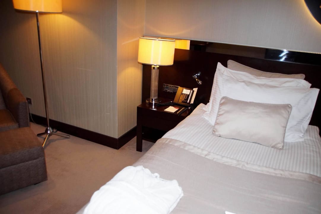 Zimmer und deren Ausstattung. Hotel Crowne Plaza Bursa Convention Center & Thermal Spa