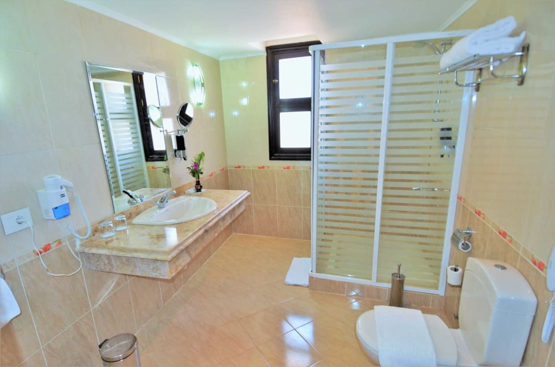 Zimmer Rohanou Beach Resort