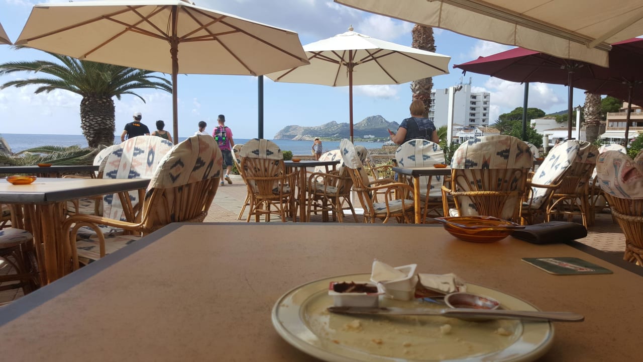 Beim Frühstück  Hotel Port Corona