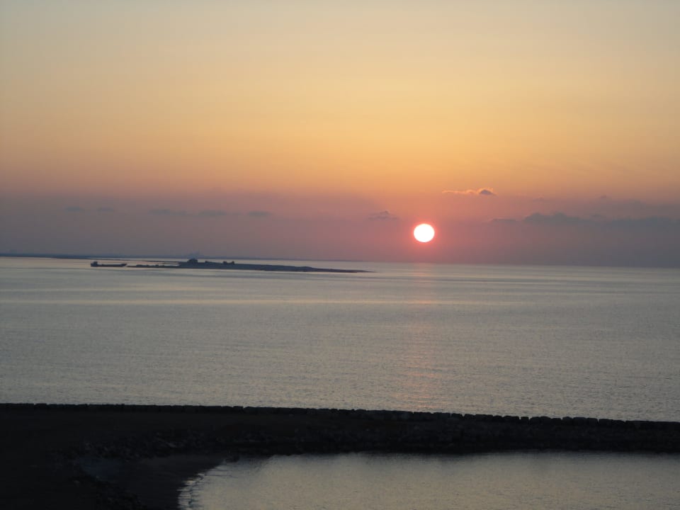 Sonnenuntergang vom Balkon aus DoubleTree by Hilton Resort & Spa Marjan Island