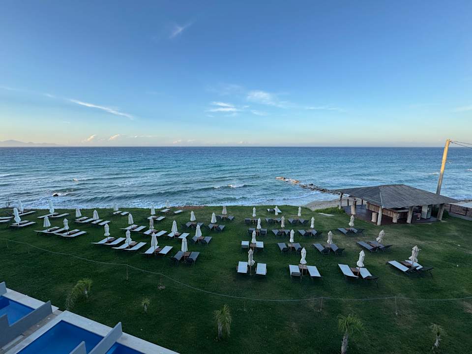 Strand Cavo Orient Beach Hotel & Suites