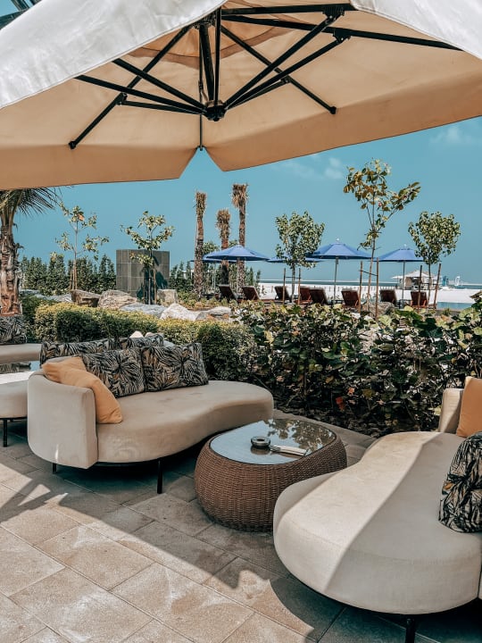 Gartenanlage Centara Mirage Beach Resort Dubai - A World of Family Fun