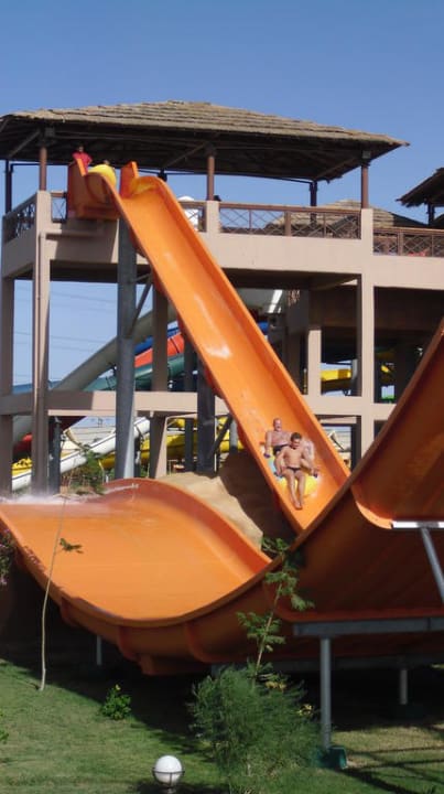 Megahalfpipe im Aquapark Pickalbatros Jungle Aqua Park Resort - Neverland Hurghada