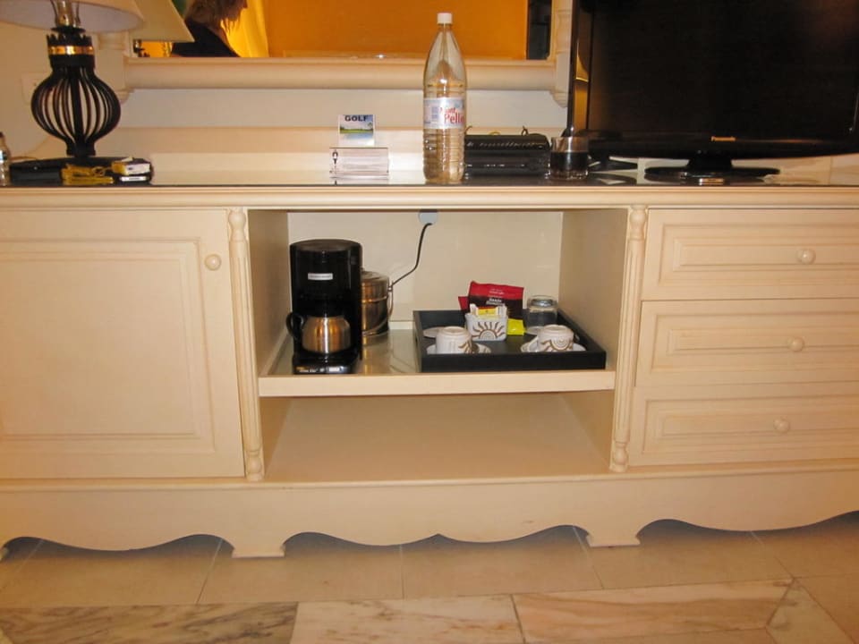 Minibar und Kaffeemaschine Bahia Principe Luxury Esmeralda