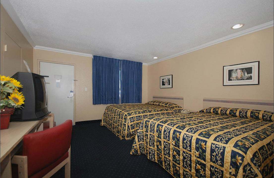 Two Queen Hotel Rodeway Inn San Bernardino