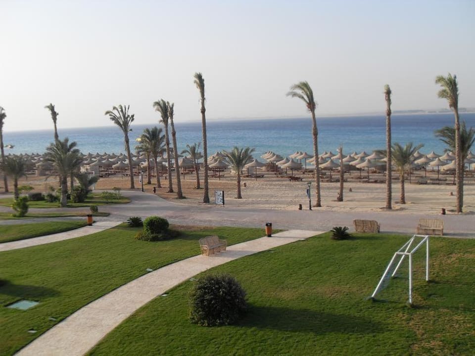 Garden & beach Pyramisa Beach Resort Sahl Hasheesh
