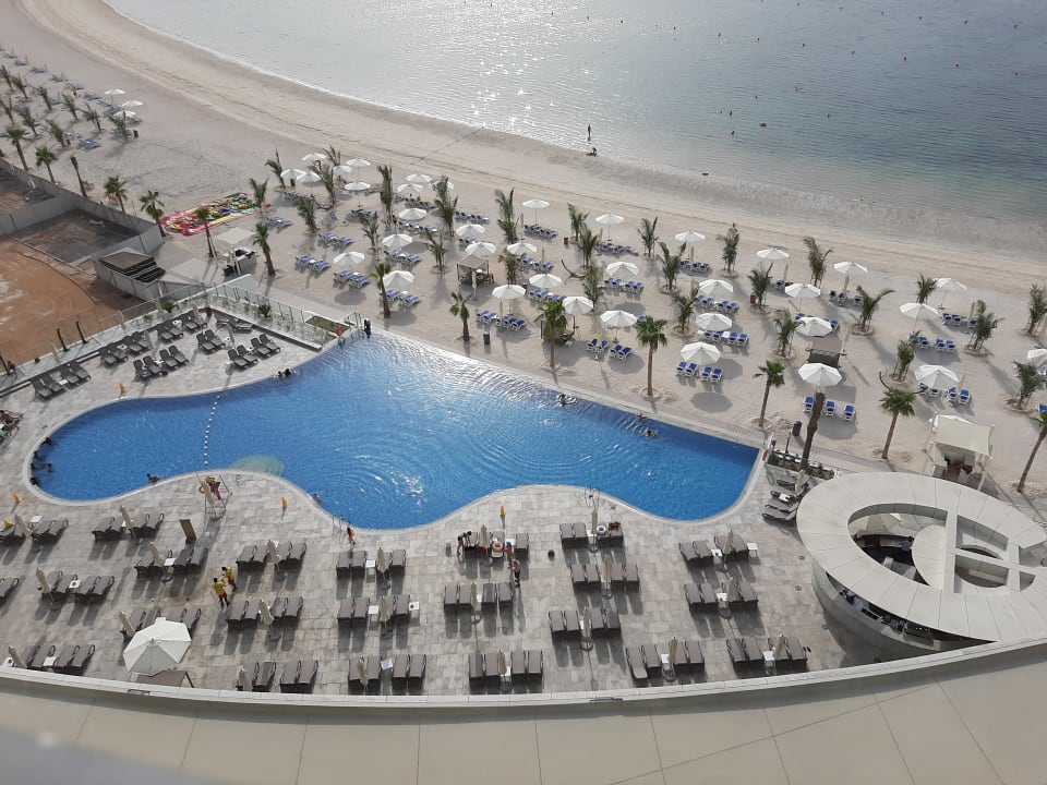 Pool Hampton by Hilton Marjan Island