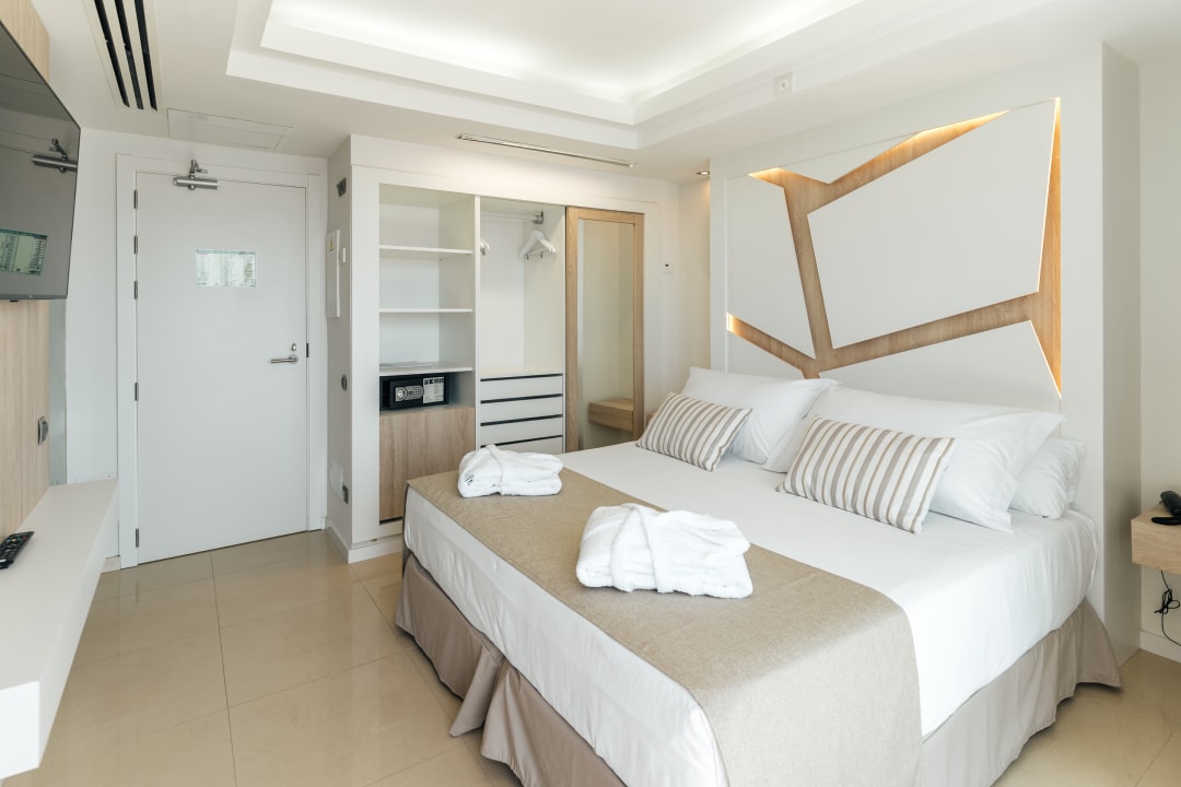 Zimmer The Ibiza Twiins