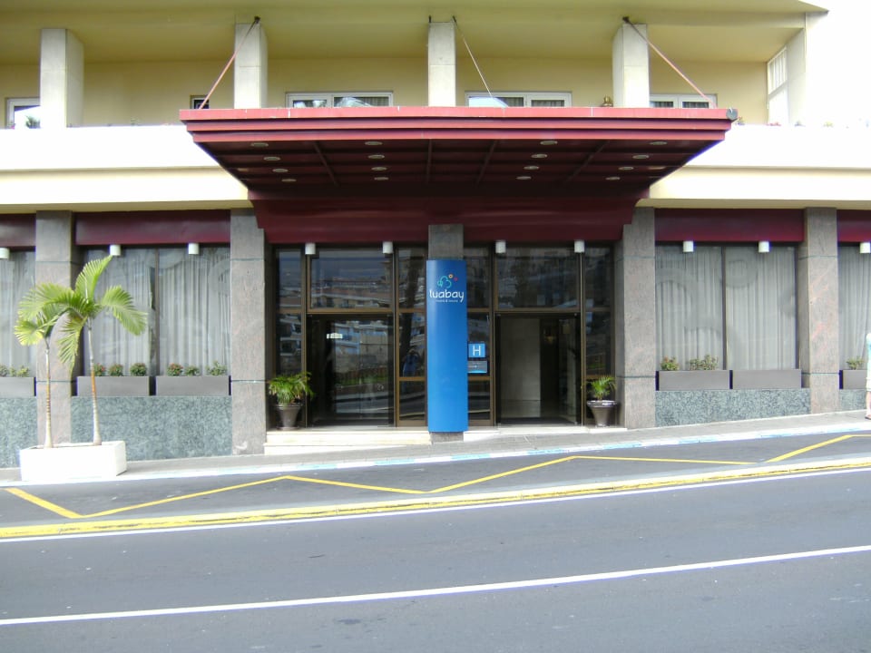 Der Eingang zum Hotel Be Live Tenerife - Adults only