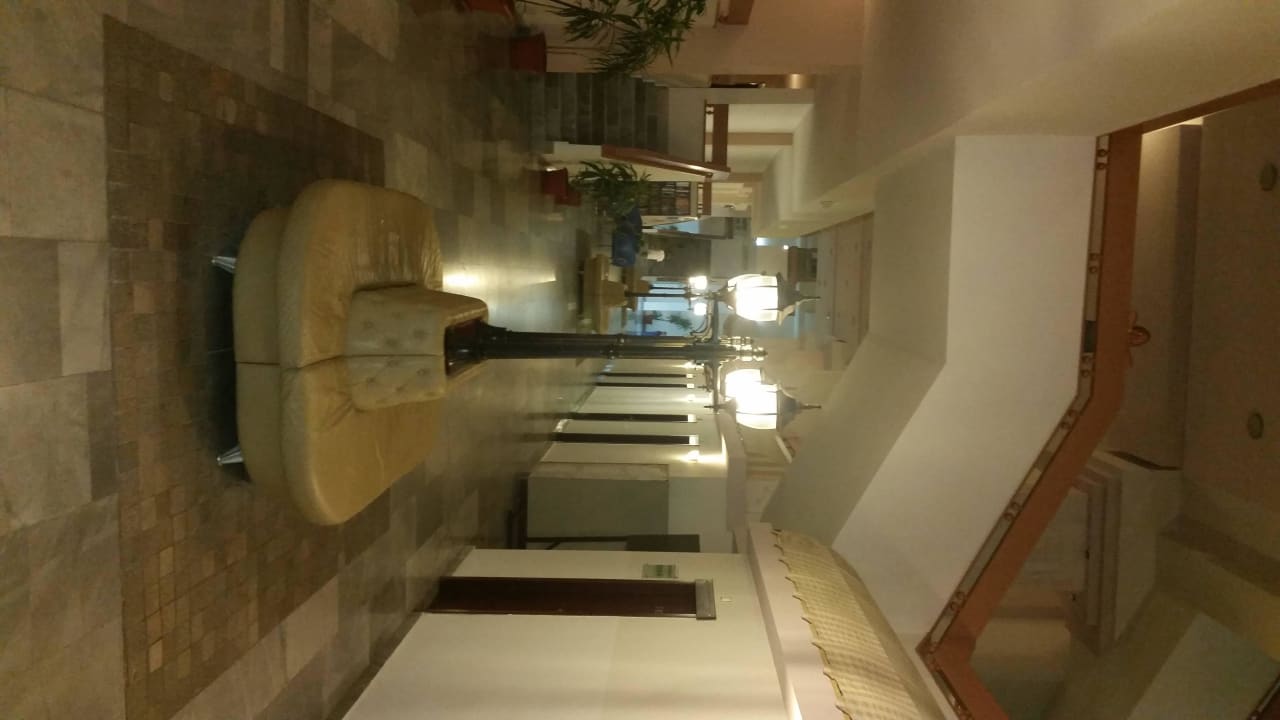 Gang zur Lobby AluaSun Helios Beach