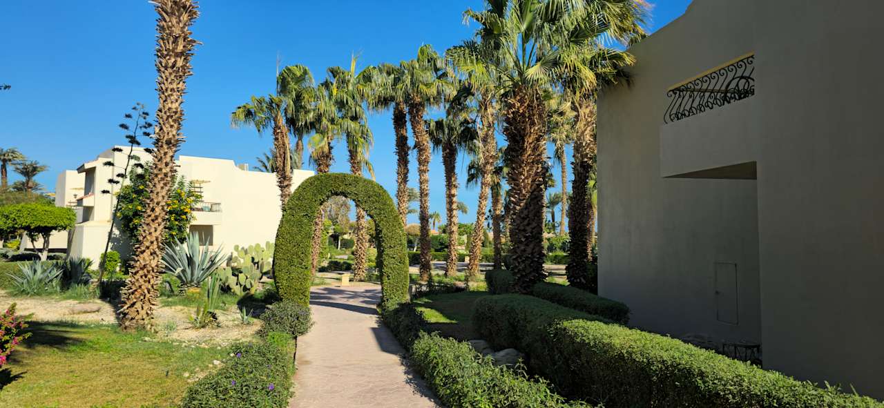 Gartenanlage Lotus Bay Beach Resort