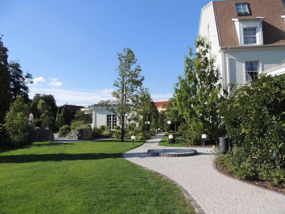 Blick in die Gartenanlage Hotel Bell Rock Europa-Park