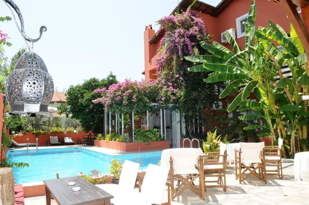 Garden and pool Yonca Resort