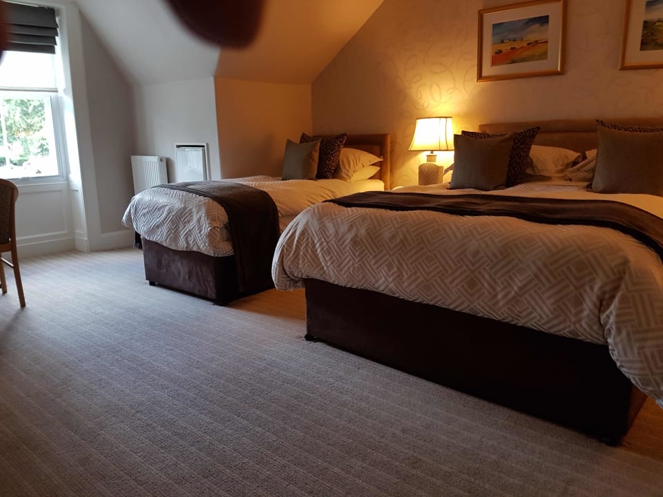 Zimmer Kew House and Apartments