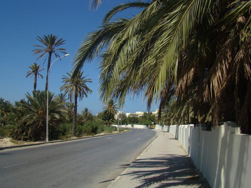 Przy samym hotelu Ruspina Beach Resort