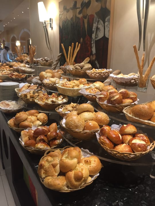 Kleine Brotauswahl Premier Le Reve Hotel & Spa