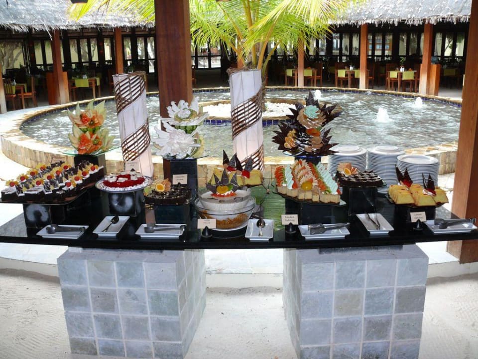 Dessertbüffet mittags Meeru Maldives Resort Island