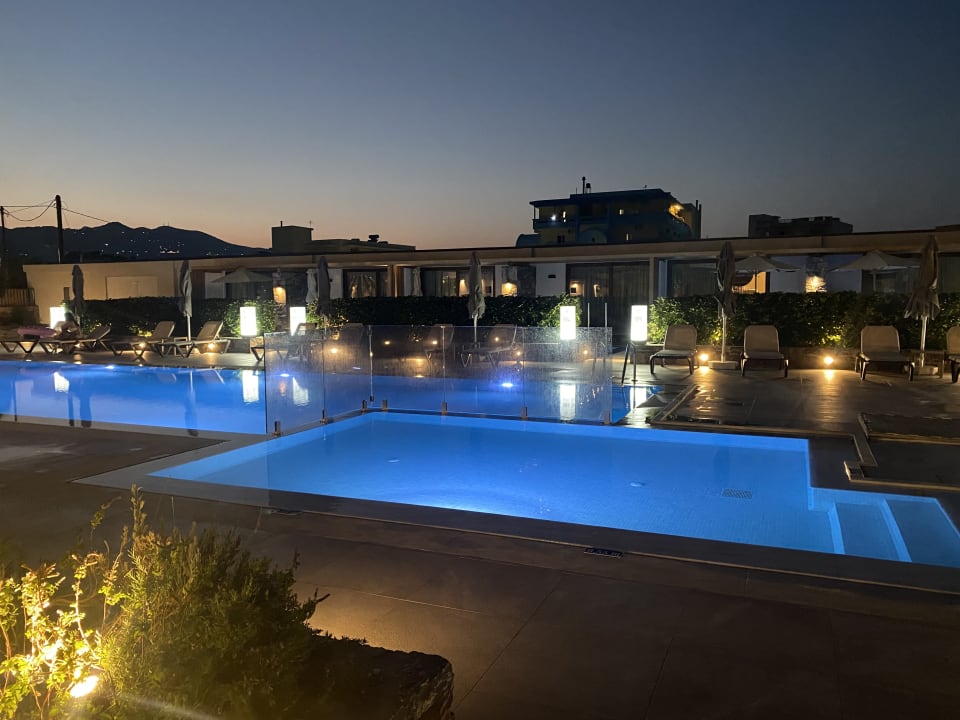 Pool Petousis Hotel & Suites
