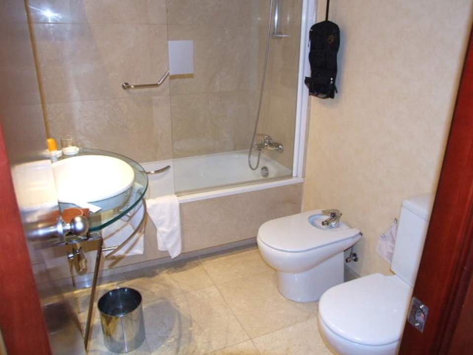 Blick ins Badezimmer Hotel Arosa