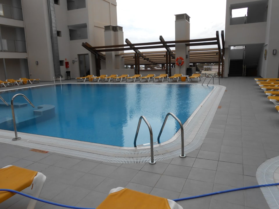 Pool mit Poolbar  Servatur Alameda de Jandía