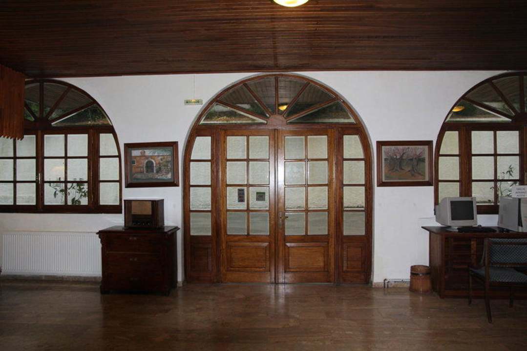 Po prawej Internet Corfu Maris Bellos