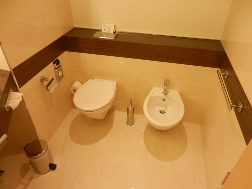 WC u. Bedet Maritim Hotel Düsseldorf