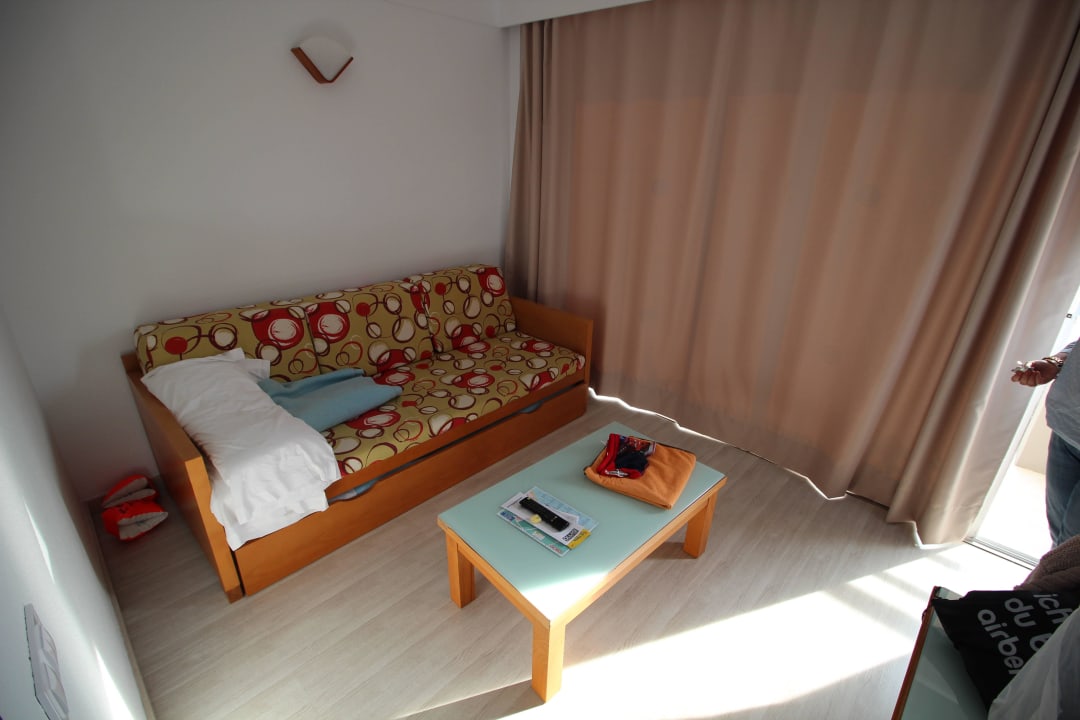 Wohnzimmer mit Schlafcouch Club Simó Hotel by Senator