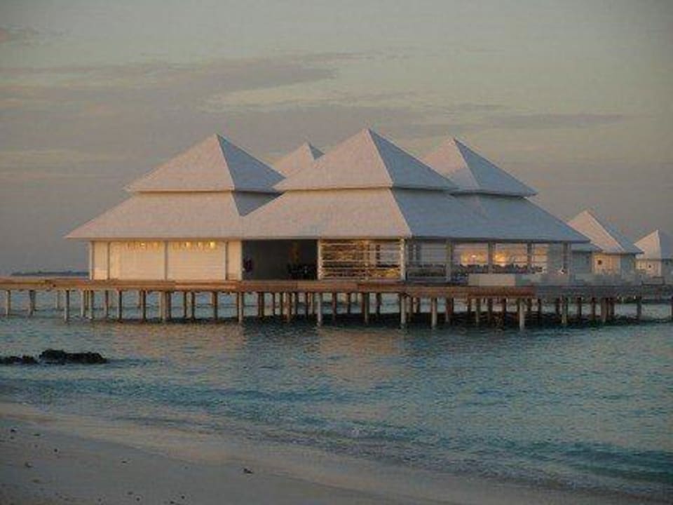 OW Restaurant bei Sonnenaufgang Diamonds Thudufushi