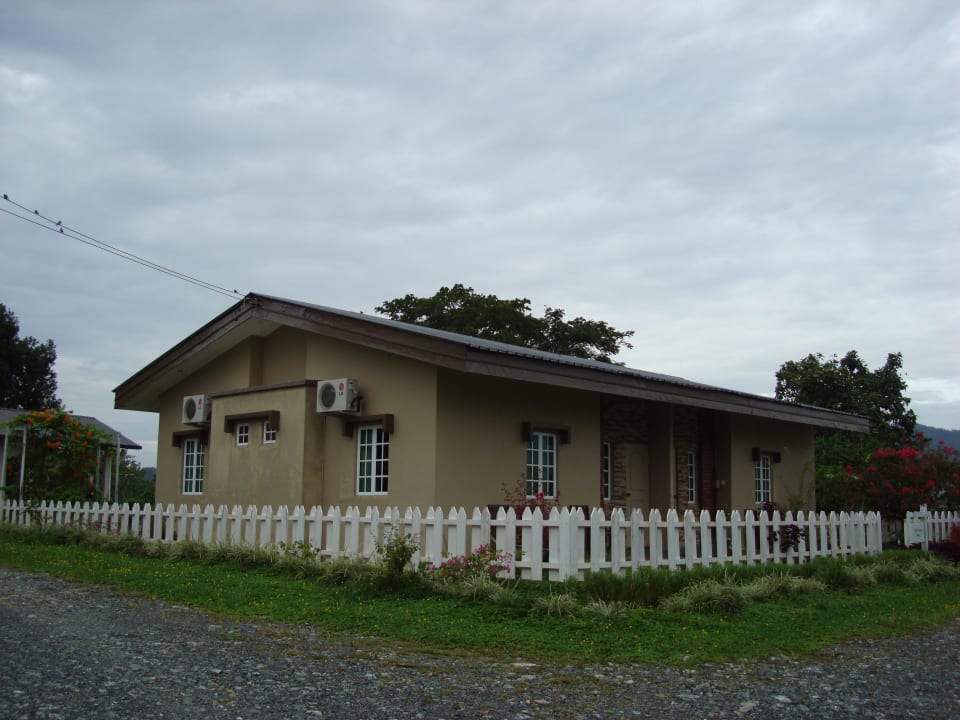 Eines der Häuser in welchem die Zimmer sind. Cottages Sabah Tea