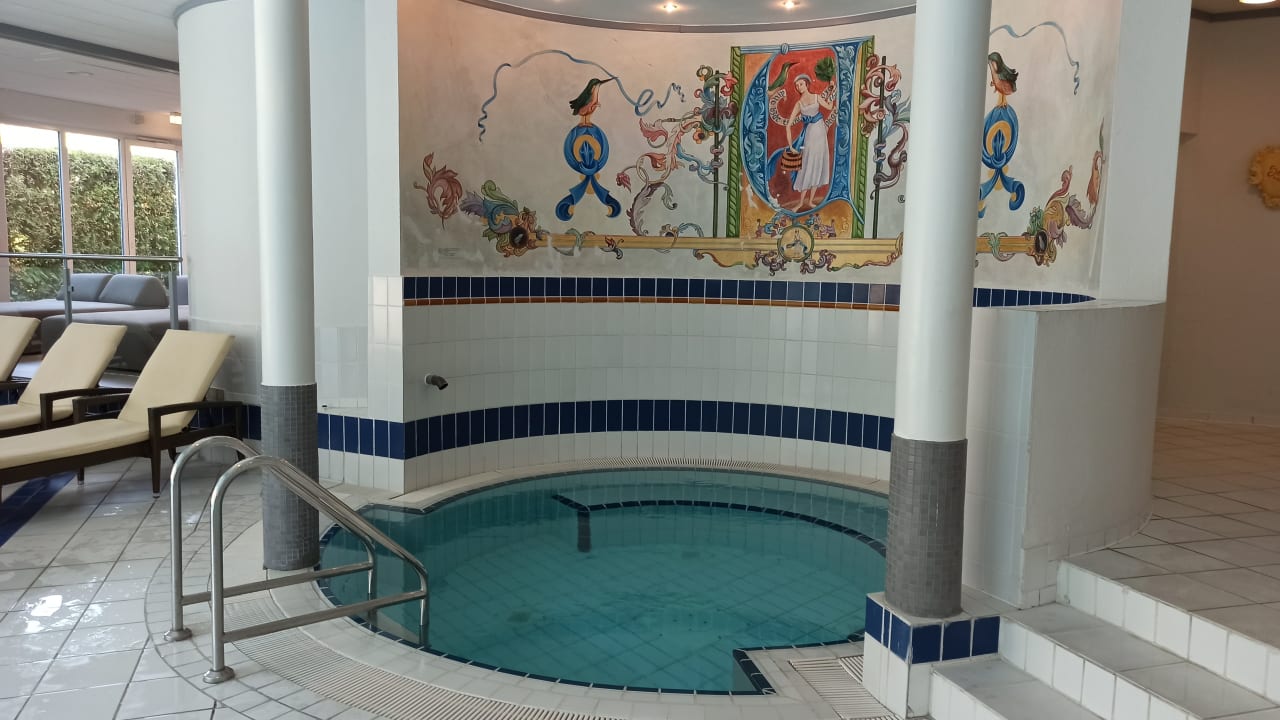 Pool Burghotel Am Hohen Bogen