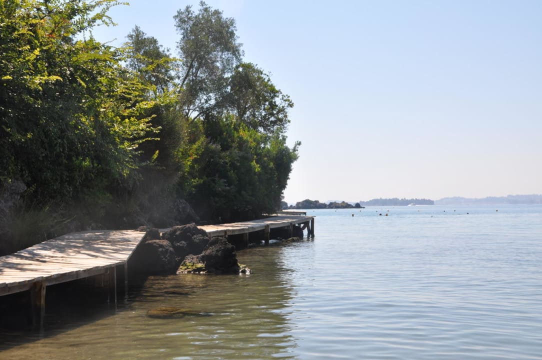 Steg vom Famous Class Strand zum Hauptstrand Corfu Imperial, A Grecotel Resort To Live