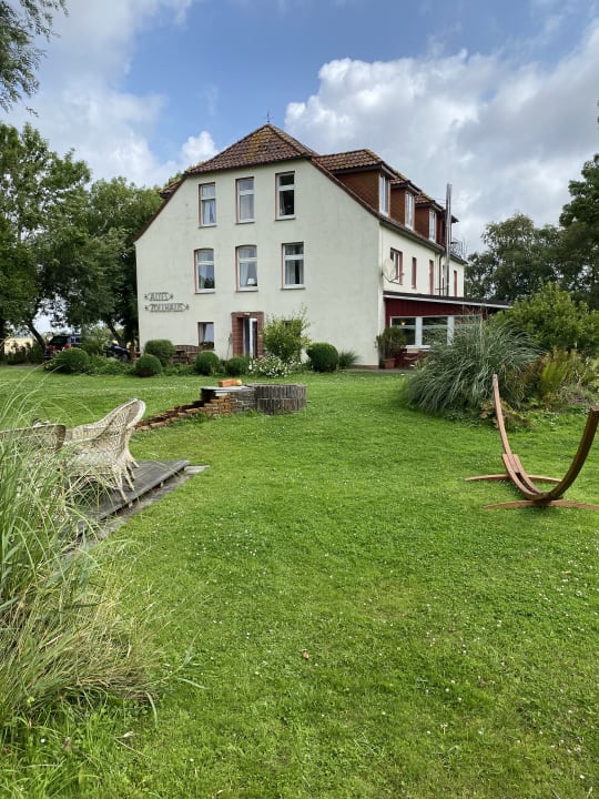 Außenansicht Hotelpension Altes Zollhaus-Leybucht