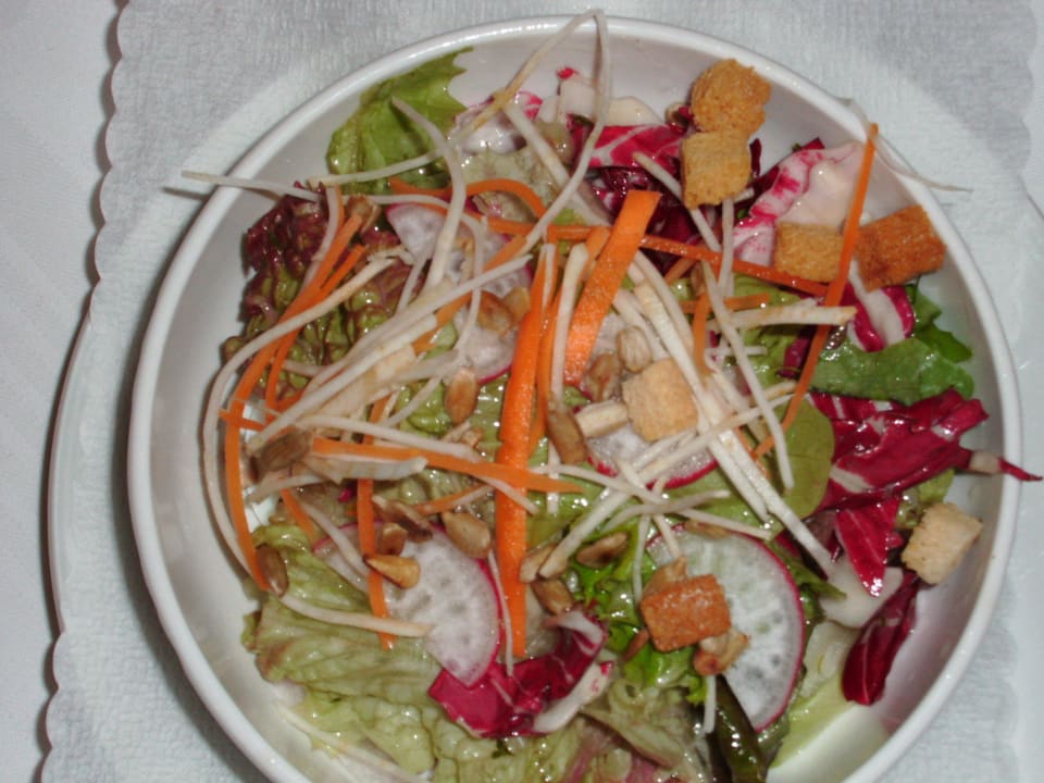 Bunter Beilagensalat Hotel Pistono
