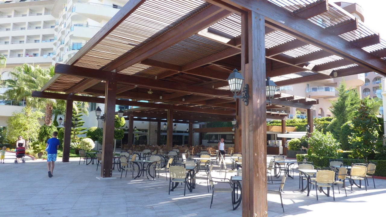 Poolbar - hier kann man mittags auch essen Saphir Resort & Spa