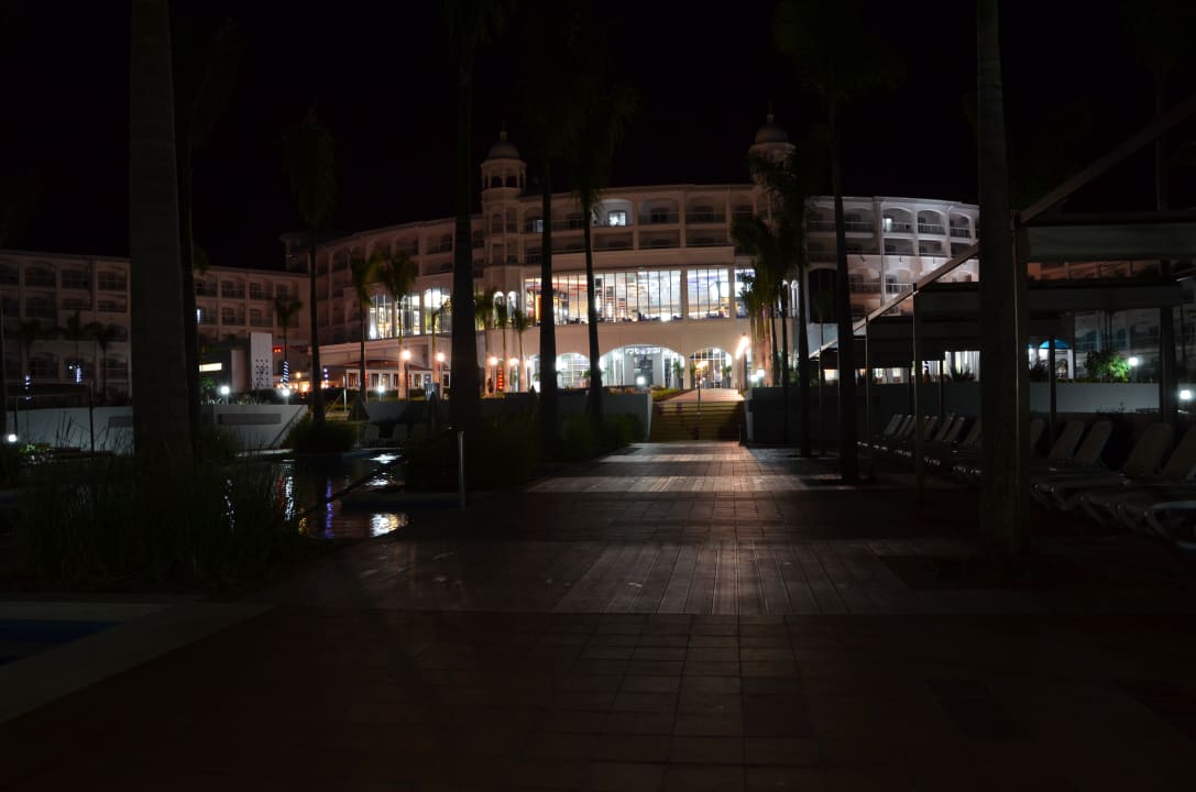 Das Hotel bei Nacht Hotel Riu Palace Costa Rica