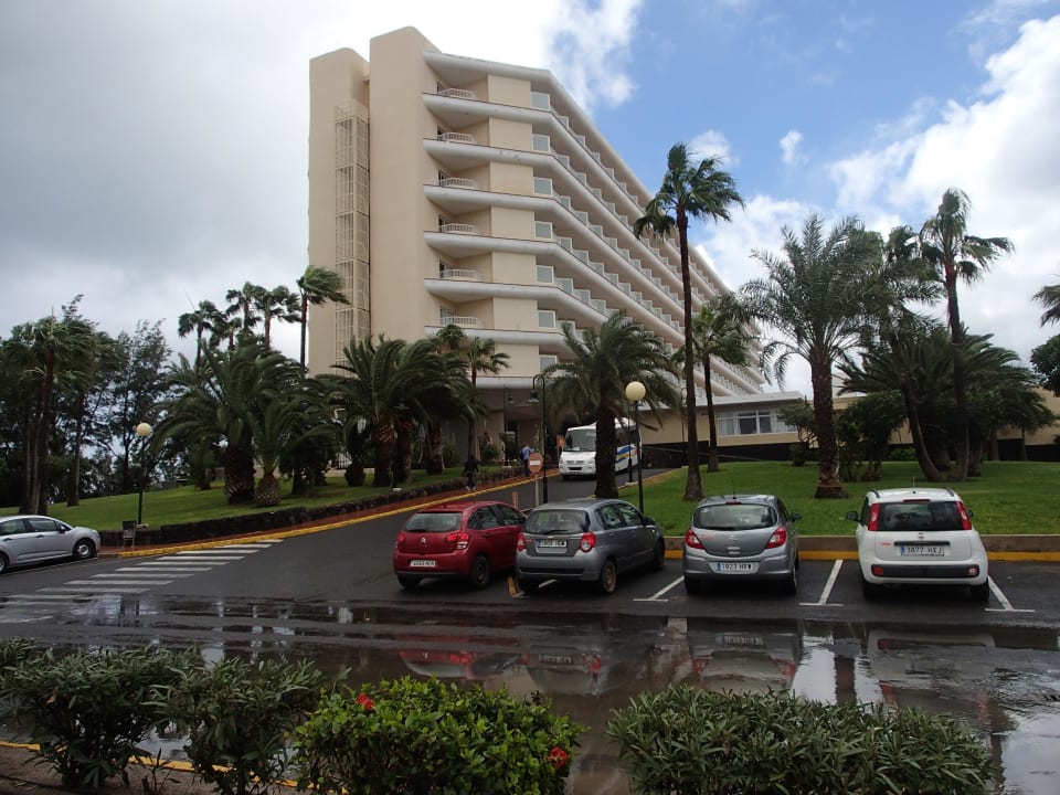 Hotel im Regen Hotel Riu Oliva Beach Resort